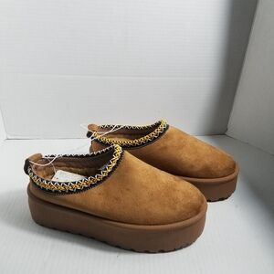 NWT MUDD BROWN PLATFORM CLOG SIZE 7.5